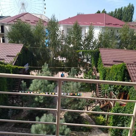 Hotel Gostinyi Dvor 博斯特里 外观 照片