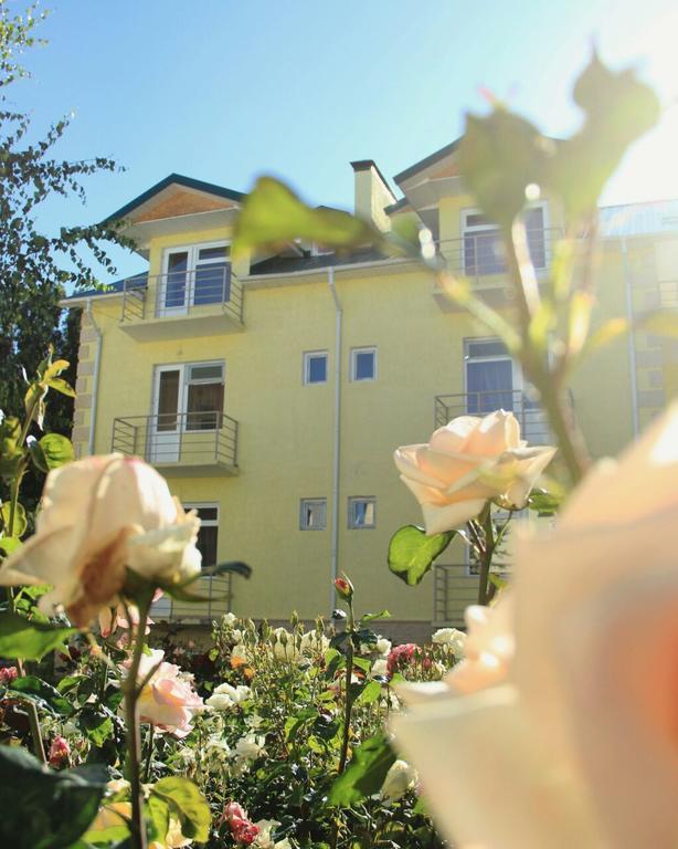 Hotel Gostinyi Dvor 博斯特里 外观 照片