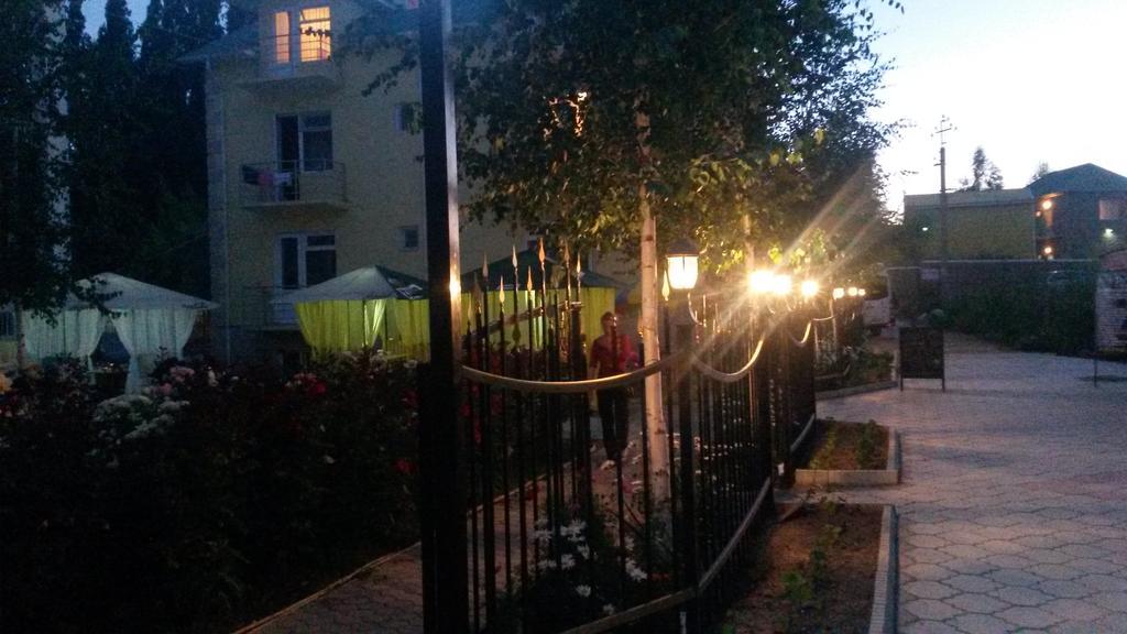 Hotel Gostinyi Dvor 博斯特里 外观 照片