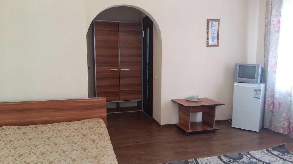 Hotel Gostinyi Dvor 博斯特里 外观 照片